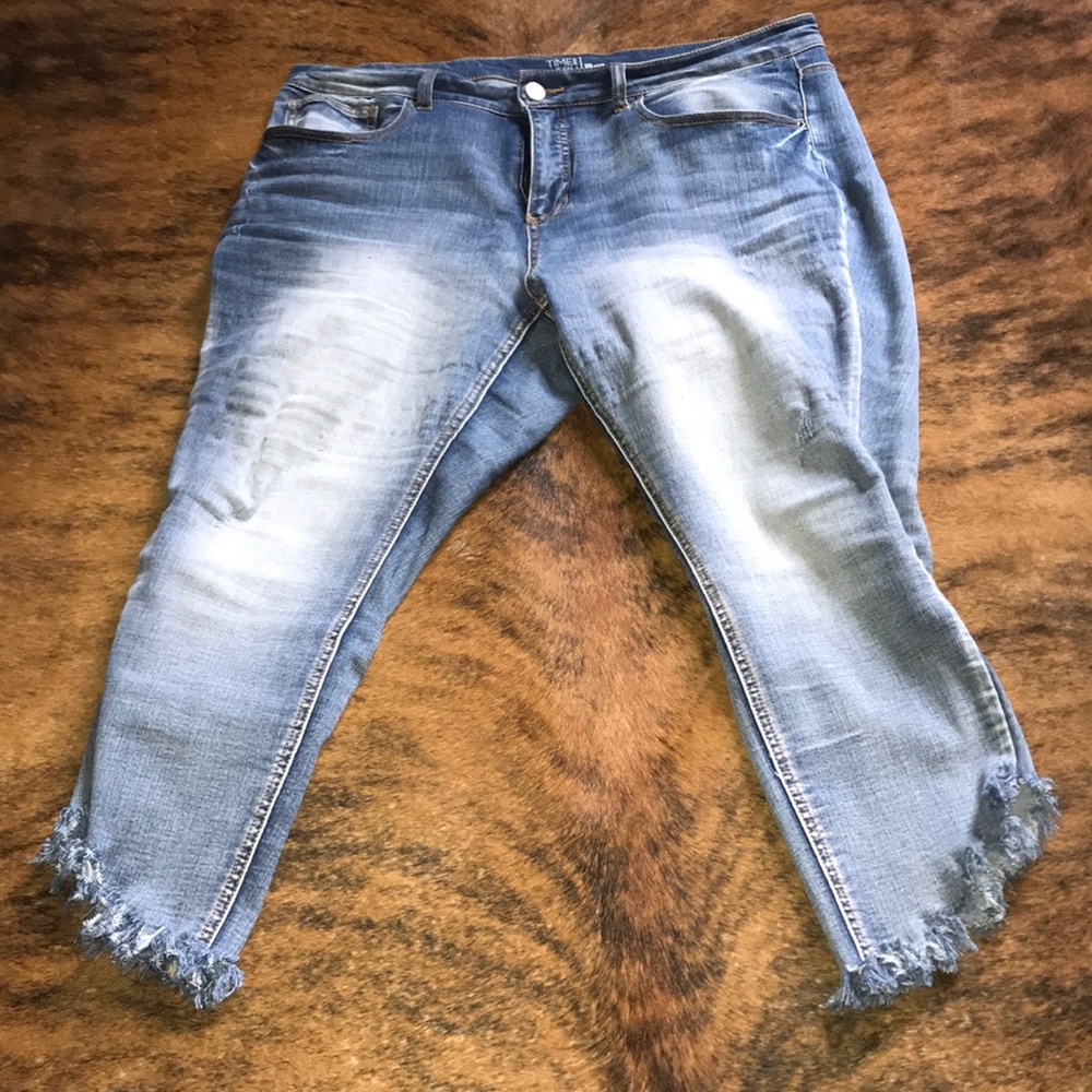 Soooo Fringgy.   Size 20 skinny jeans.